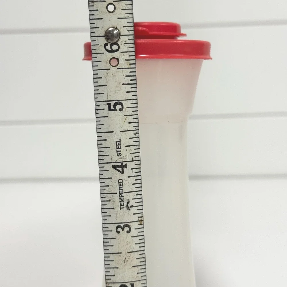 Tupperware shaker unmarked